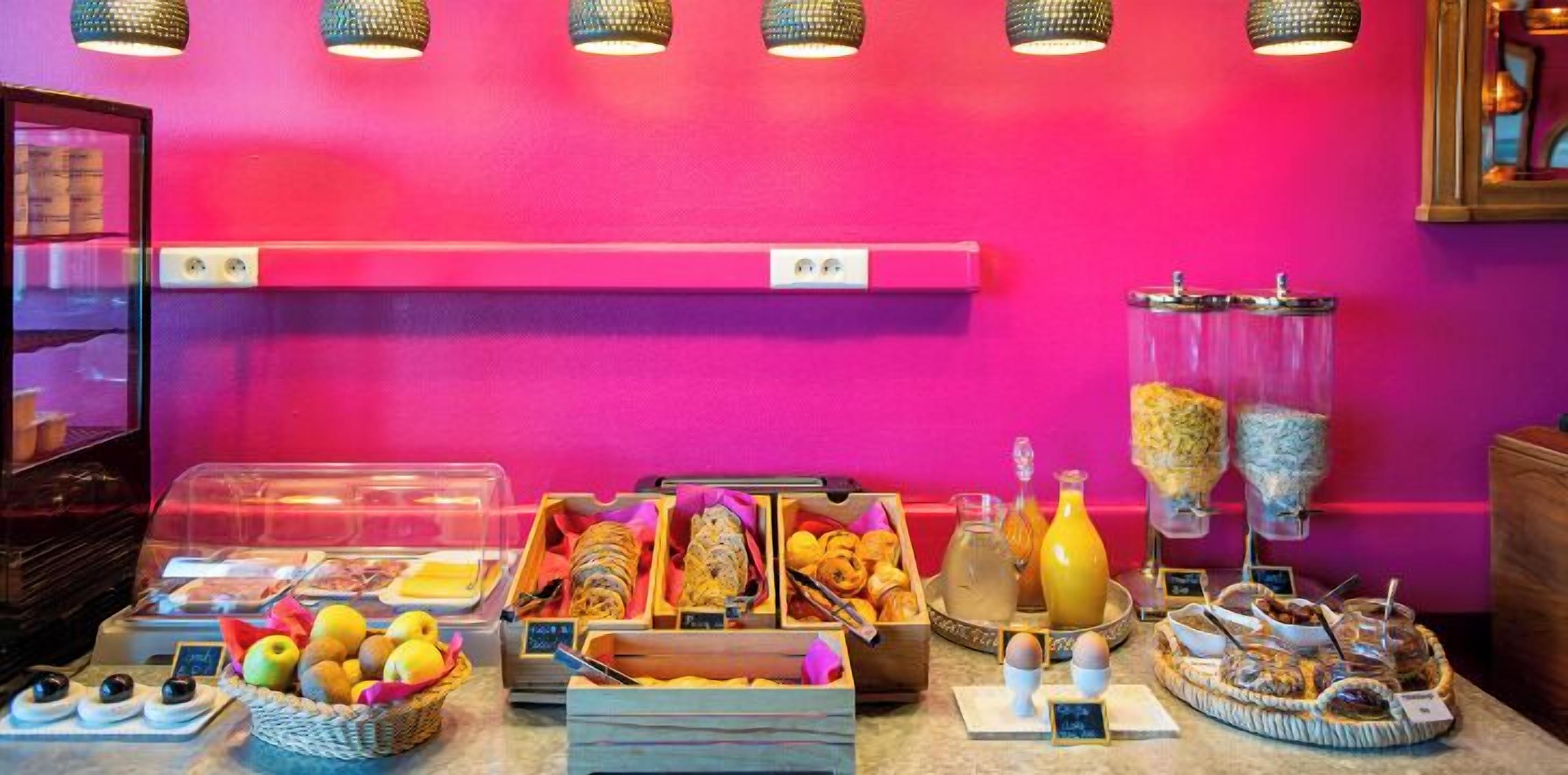 Daily buffet breakfast for a fee