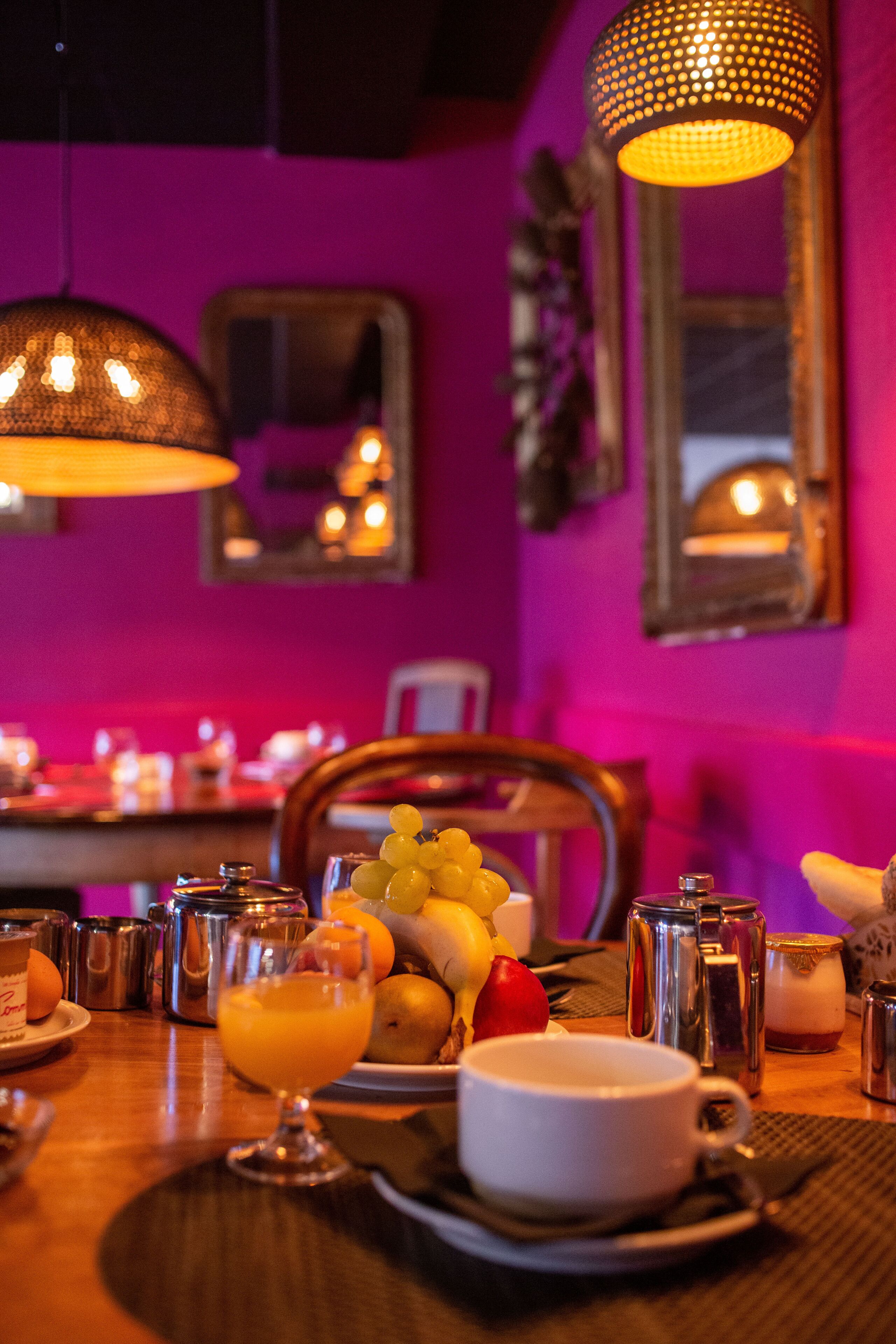 Petit déjeuner buffet (12 EUR par personne)