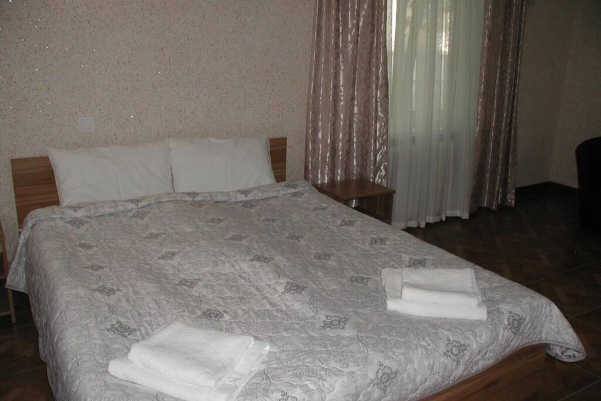 Habitación familiar, 2 habitaciones | Tabla de planchar con plancha, wifi gratis y ropa de cama