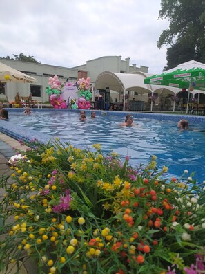 Alberca al aire libre por temporada