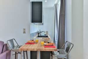 تناول الطعام