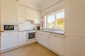 Refrigerador, microondas, horno, lavavajillas