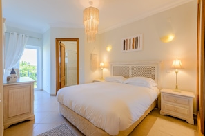 3 chambres, fer et planche à repasser, Wi-Fi gratuit, draps fournis