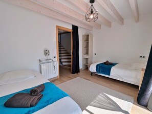 5 bedrooms, free WiFi, bed sheets
