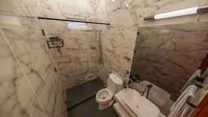 Escritorio, tabla de planchar con plancha y cunas gratuitas