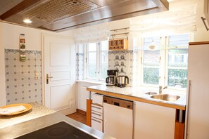 Réfrigérateur, four, plaque de cuisson, lave-vaisselle