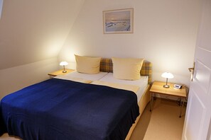 1 bedroom, iron/ironing board, travel crib, free WiFi - Detached vacation home Friesennest with terrace in Oldsum on Föhr (Oldsum)