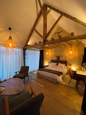 Premium Double Room | Premium bedding, memory foam beds, individually decorated - Domaine de Prestal (Le Merlerault)