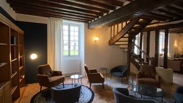 Coin salon dans le hall