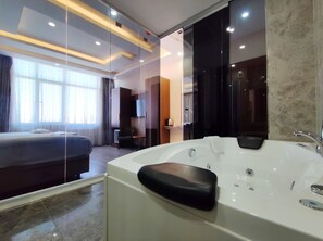 Chambre Familiale | Fer et planche à repasser, Wi-Fi gratuit, draps fournis