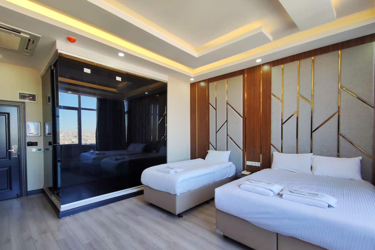 1 habitación, tabla de planchar con plancha, wifi gratis y ropa de cama