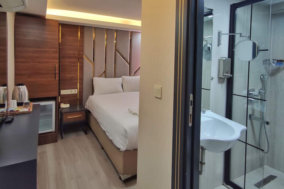 Habitación individual estándar | 1 habitación, tabla de planchar con plancha, wifi gratis y ropa de cama