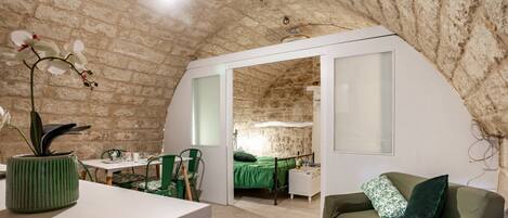 1 habitación, tabla de planchar con plancha, wifi y ropa de cama