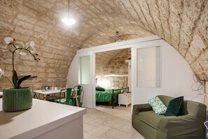 1 bedroom, iron/ironing board, WiFi, bed sheets - GuestHost - La Pergola Apt in the historic center! x4 (Bari)