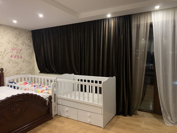 2 bedrooms, WiFi - cool homee (Tbilisi)