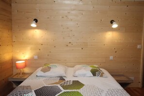 4 bedrooms, in-room safe, iron/ironing board, travel crib