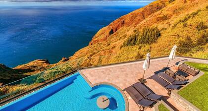 The Cliffhouse by MHM