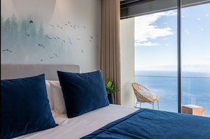 3 habitaciones, tabla de planchar con plancha y cuna de viaje