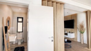5 habitaciones, tabla de planchar con plancha y cuna de viaje 