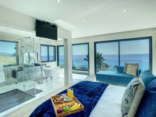 Villa Bahari - Five Bedroom House, Sleeps 10