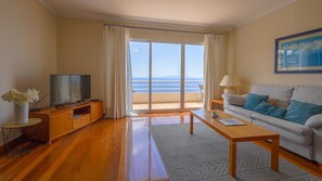 TV - The Atlantic Lookout by LovelyStay (Caniço)