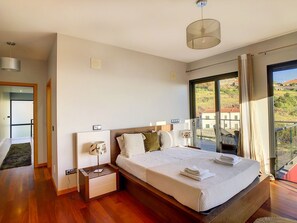 3 bedrooms, iron/ironing board, travel cot, free WiFi