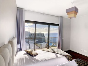 3 bedrooms, iron/ironing board, travel crib, free WiFi - Paradise View by LovelyStay (Funchal)