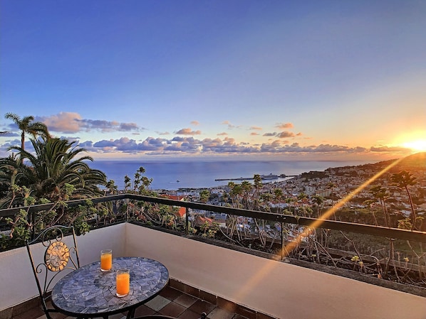 Outdoor dining - Casa Bergmann by LovelyStay (Funchal)