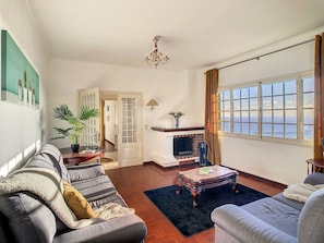 TV, offices - Casa Bergmann by LovelyStay (Funchal)