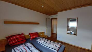 2 bedrooms, travel crib, WiFi, bed sheets