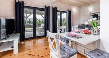 Spacious House | 3 Bedrooms | Garden | Parking
