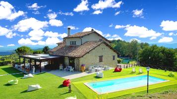 Vila, várias camas | Piscina | Piscina externa