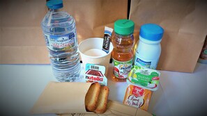 Daily to-go breakfast (EUR 6 per person) - NancyRoom (Vandœuvre-lès-Nancy)