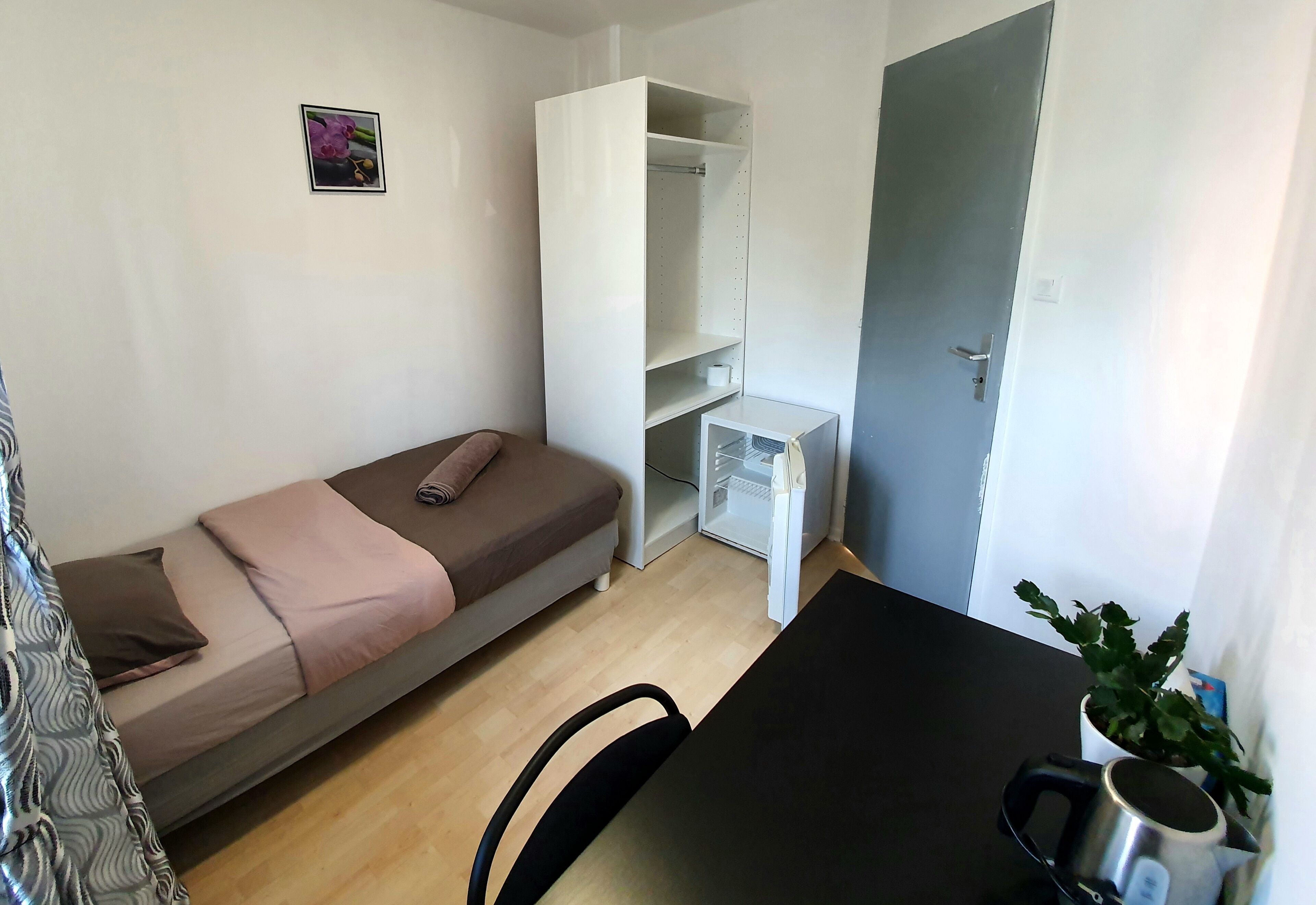 Basic Single Room, Shared Bathroom | Desk, blackout drapes, soundproofing, iron/ironing board