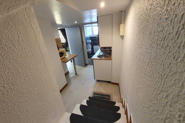 Apartemen Ekonomi, Bebas Asap Rokok, kamar mandi pribadi | 1 kamar tidur, meja kerja, tirai kedap cahaya, dan kedap suara