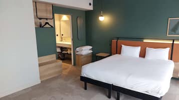 1 habitaciĂłn, ropa de cama de alta calidad y escritorio
