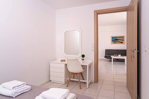 1 chambre, fer et planche à repasser, accès au Wi-Fi (inclus)