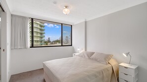 2 chambres, fer et planche à repasser, draps fournis