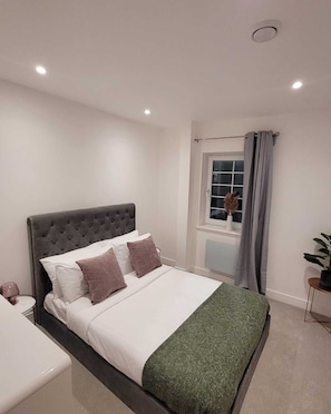 Room - Luxury 2 Bed Flat In The Heart Of Rochester (Rochester)