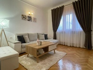 Living area - Bucharest Central Apartment 3 (București)