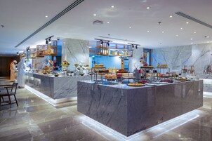 Her gün kontinental kahvaltı (kişi başı 120 SAR) 