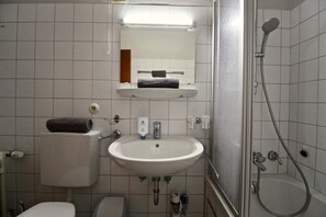 Kombination af bruser/badekar