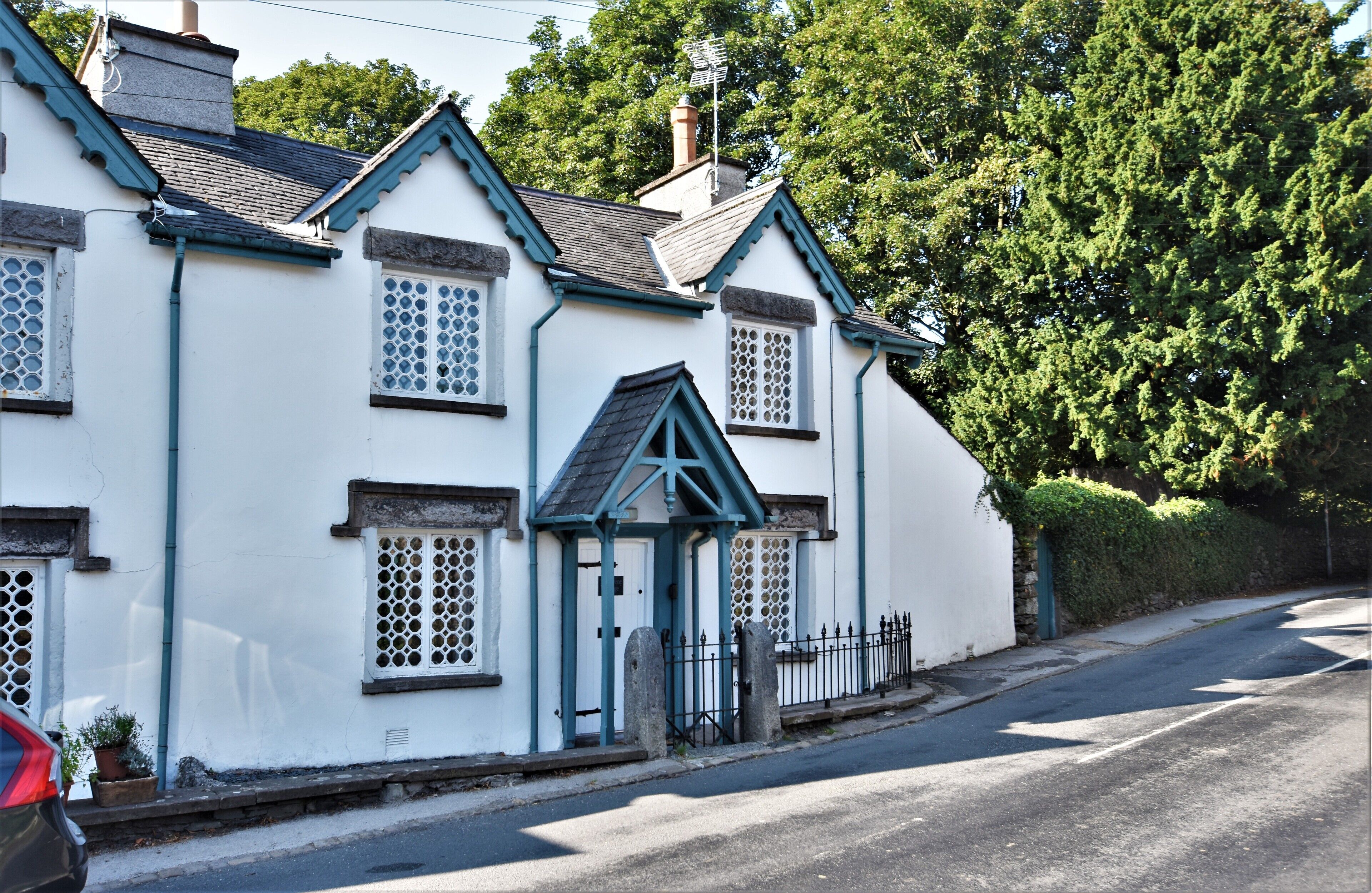 Rose Dene Cottage adjacent to Stately Home & Gardens. Nr Cartmel & Lake District