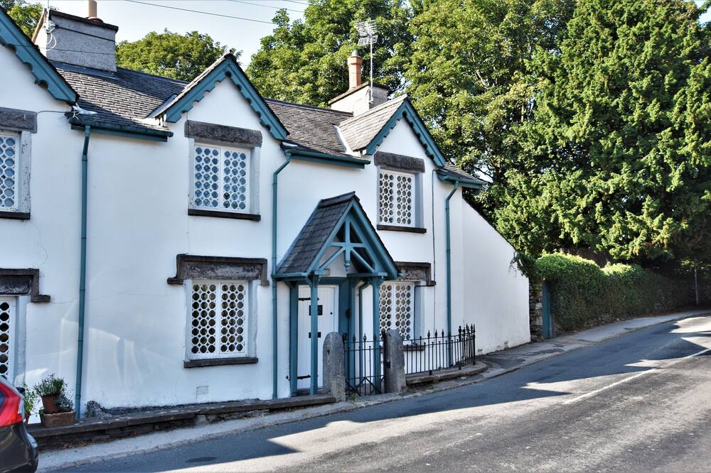 Rose Dene Cottage adjacent to Stately Home & Gardens. Nr Cartmel & Lake District