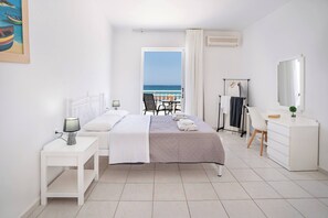 Tabla de planchar con plancha, wifi gratis y ropa de cama 