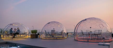 2 restaurants, spécialités Cuisine internationale