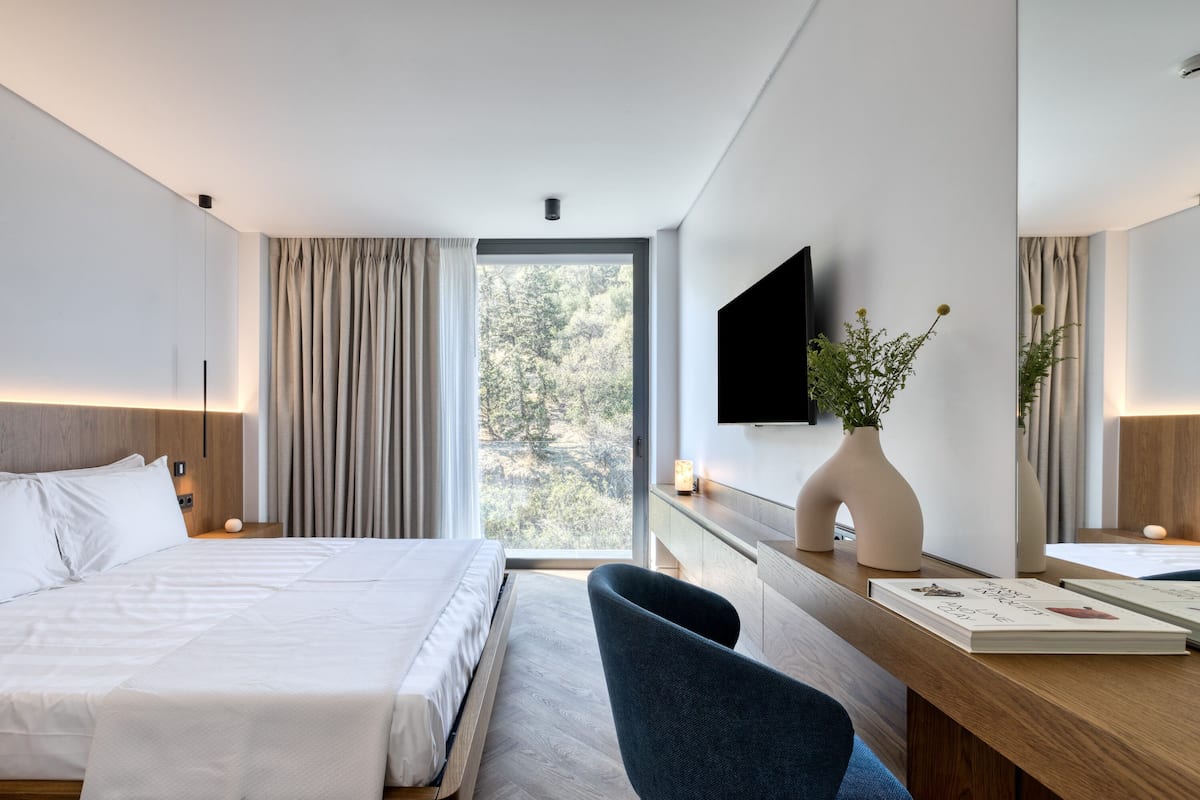 Kamar Double Superior, pemandangan bukit | 1 kamar tidur, seprai premium, bantalan ekstra lembut, dan minibar