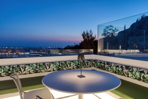 2 restaurants, breakfast, lunch, dinner served; international cuisine - Neoma  (Athens)