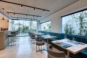 Free daily local cuisine breakfast - Neoma  (Athens)