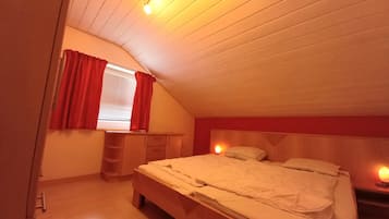 2 bedrooms, travel crib, WiFi, bed sheets